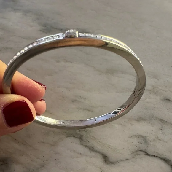 henri bendel new york hinged bangle channel set silver tone bracelet - Picture 2 of 5